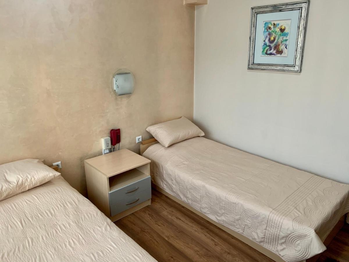Hotel Brkic Sarajevo Airport - Free Parking Exterior photo